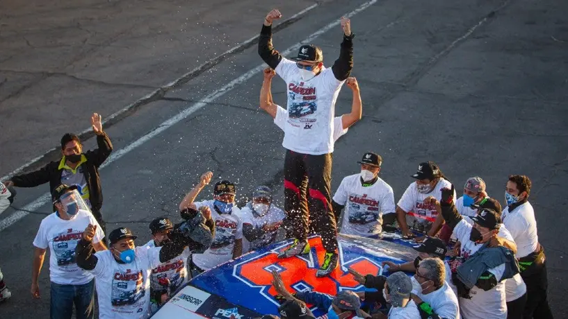 Rubén Rovelo tras ser campeón de NASCAR México: 'Es una situación inexplicable'