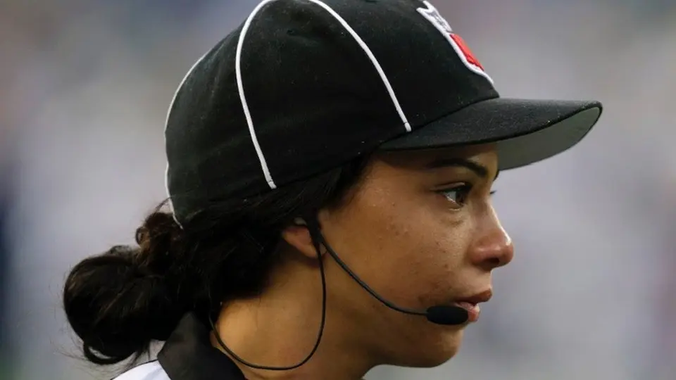 NFL: Maia Chaka será la primera mujer afroamericana en el cuerpo arbitral de la competición