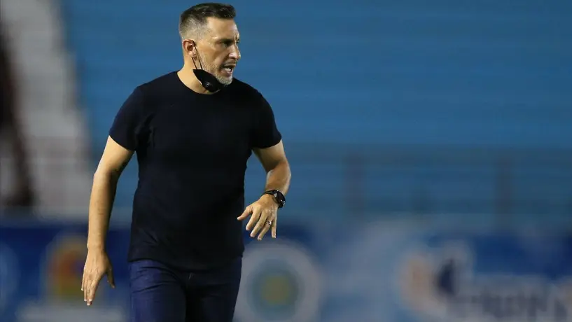 Chaco Giménez: Reveló que Messi le regaló una playera autografiada para su hijo