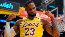 LeBron James rompe récord al ser elegido 16 veces a un equipo All-NBA