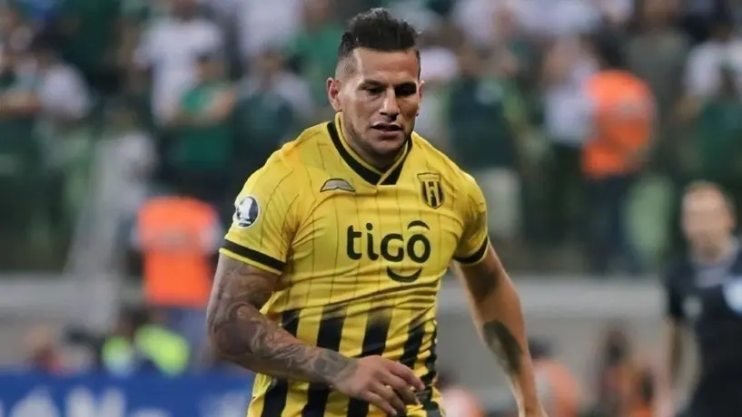 Video: Jugador de Guaraní casi se desnuda celebrando un gol