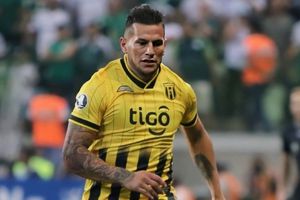 Video: Jugador de Guaraní casi se desnuda celebrando un gol