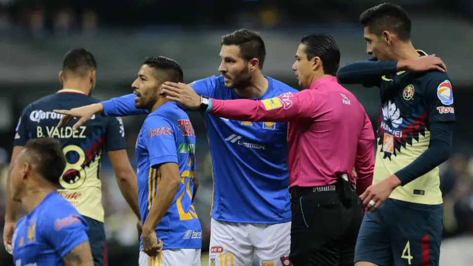 Óscar Macías Romo: 'Gignac nunca le ha mentado la ma... a un árbitro'