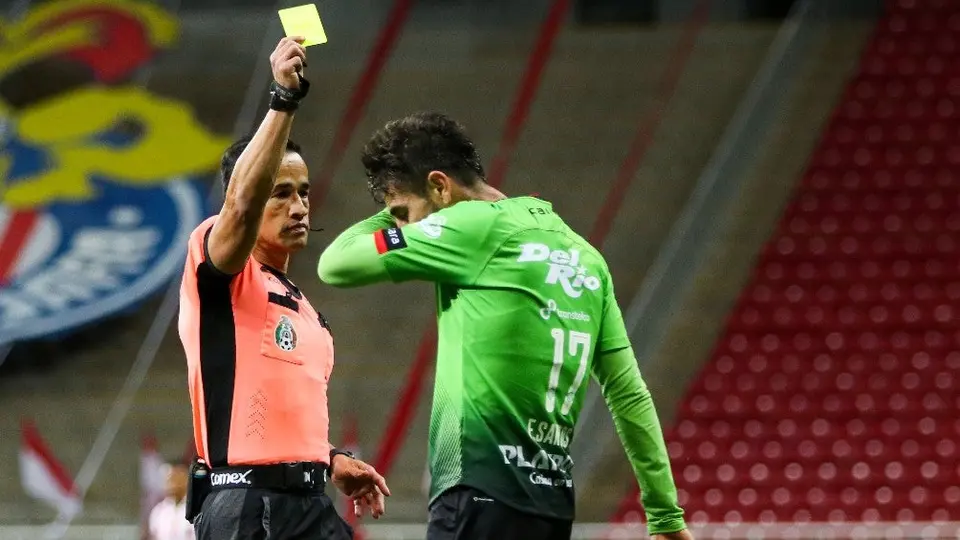 Chivas: Ramos Rizo aseguró que Flavio Santos debió ser expulsado por la falta sobre Vega