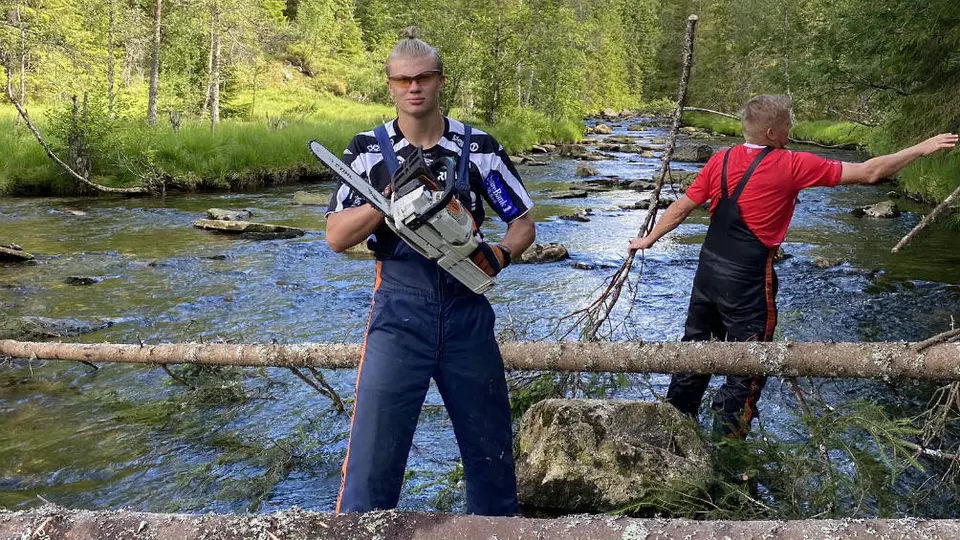 Erling Haaland 'presumió' foto talando árboles en Noruega