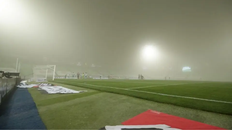 Santos vs Rayados: Tormenta de tierra obligó a suspender algunos minutos el encuentro
