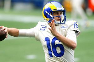 Rams: Jared Goff sufrió una fractura en el pulgar