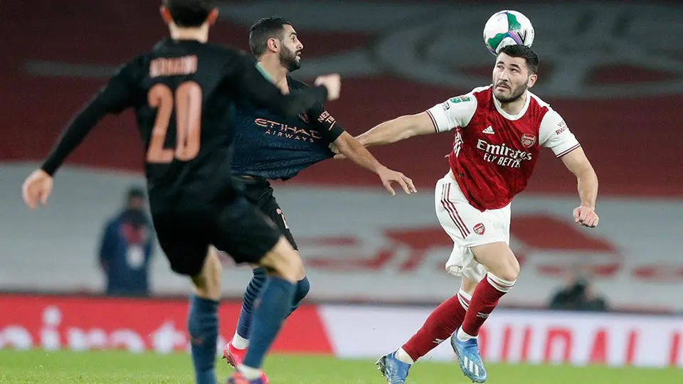 Kolasinac deja al Arsenal para volver al Schalke 04