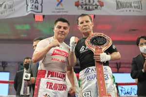 Julio César Chávez y Travieso Arce se dieron con todo en tercera pelea benéfica