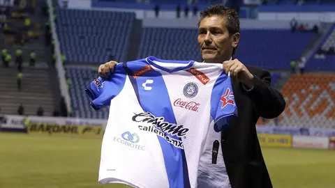 Búfalo Poblete: 'Le tengo cariño a Cruz Azul, pero mi corazón es del Puebla'