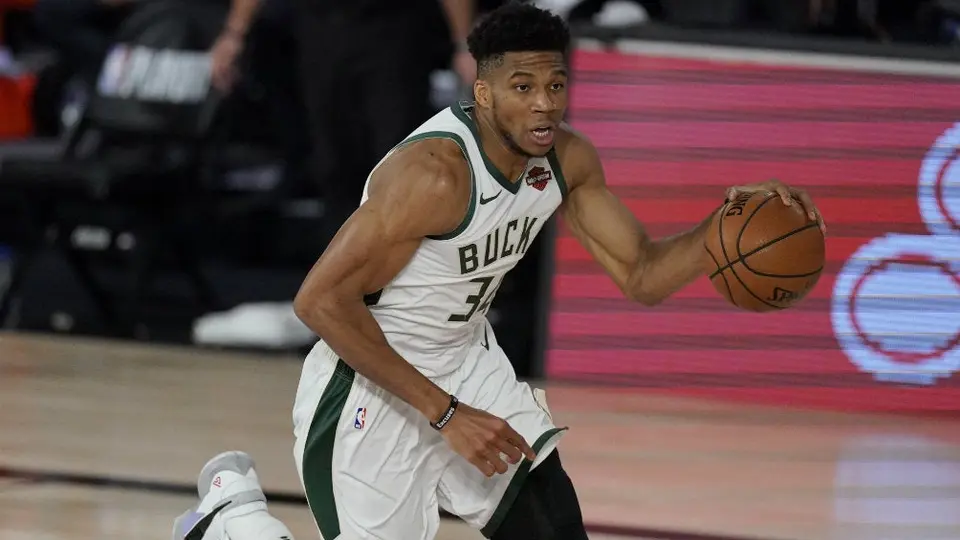 NBA: Coach de Bucks no descarta a Giannis para quinto partido