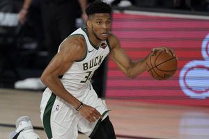 NBA: Coach de Bucks no descarta a Giannis para quinto partido