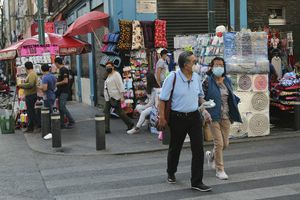 CDMX: Pese a Semáforo Rojo, capitalinos realizan compras en Tepito, Lagunilla y La Merced