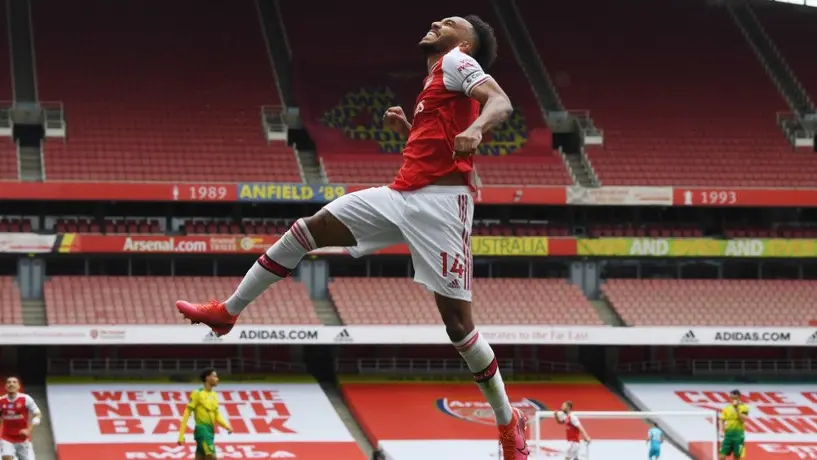 Arsenal: Aubameyang 'presumió' su colección de autos tornasol y oro