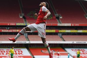 Arsenal: Aubameyang 'presumió' su colección de autos tornasol y oro