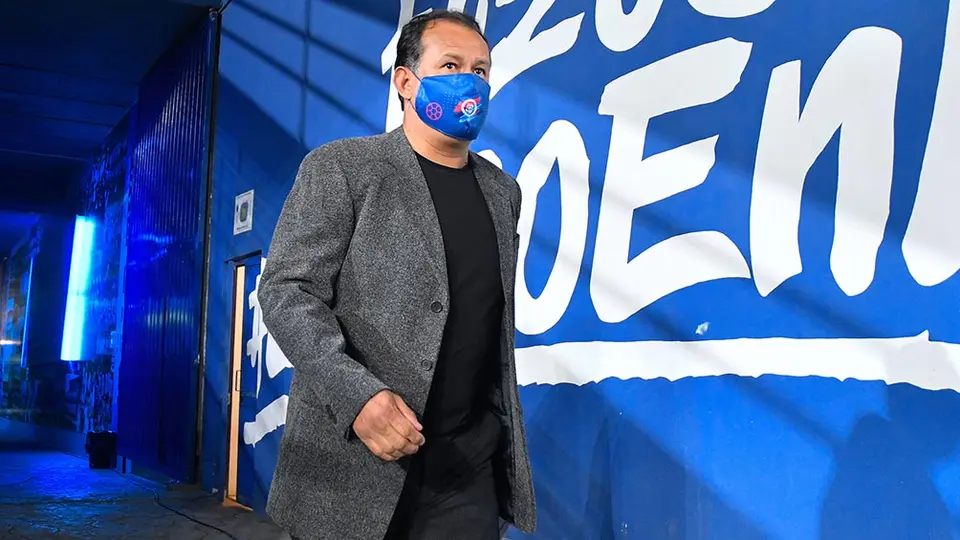 Reynoso: 'Me dejará satisfecho que Cruz Azul gane, guste y golee, pero las heridas se curan ganando'