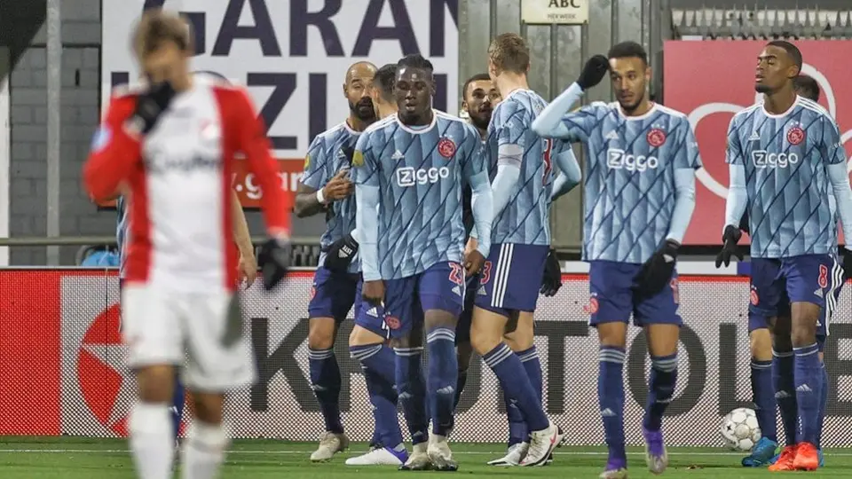Edson Álvarez: El mexicano se quedó en la banca en la goleada del Ajax al Emmen