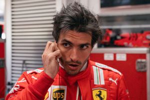 Carlos Sainz, piloto de Ferrari, mostró su 'humilde' auto personal