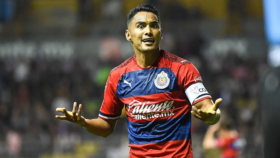 Gallito Vázquez sobre indisciplina en Chivas: 'Por estar con Villalpando salimos embarrados'
