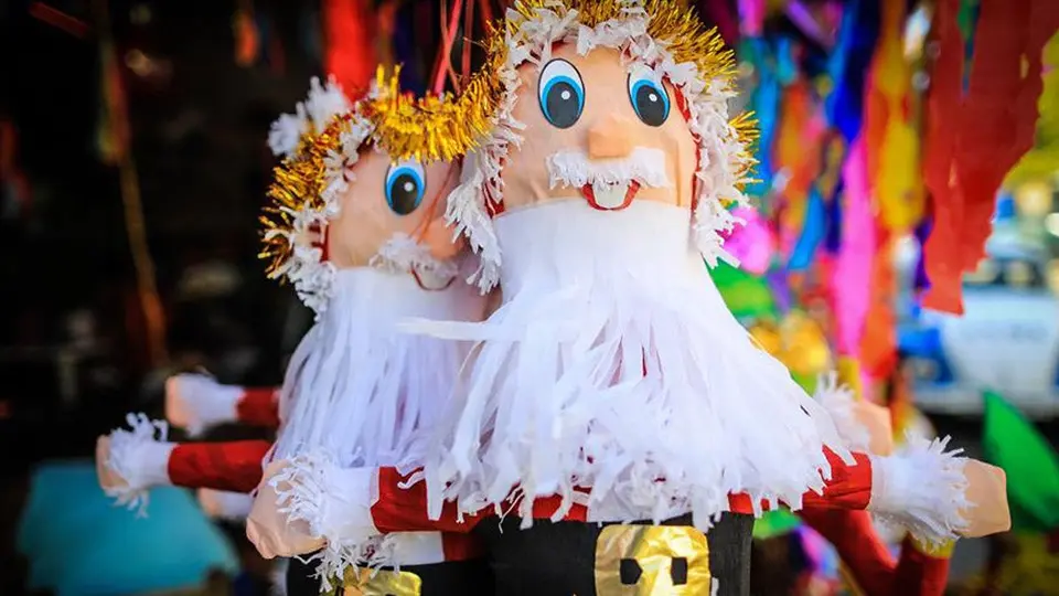 CDMX: Vendedores de artículos navideños rematan mercancía por Covid-19