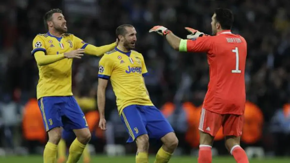 Juventus: Buffon y Chiellini renovaron un año más con la Vecchia Signora