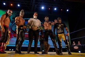 AAA: Auto Luchas encendió el ánimo de los aficionados en Autocinema Aire Libre