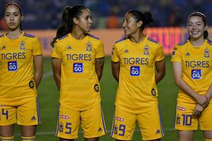 Video: Jugadoras de Tigres Femenil quedaron atoradas en un elevador
