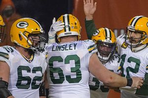 Aaron Rodgers  y su incréble temporada con Packers intentarán superar la gran defensa de Rams