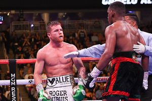 Canelo Álvarez demandó a DAZN y a Golden Boy Promotions
