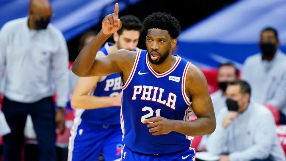 Joel Embiid en un partido de los 76ers | AP