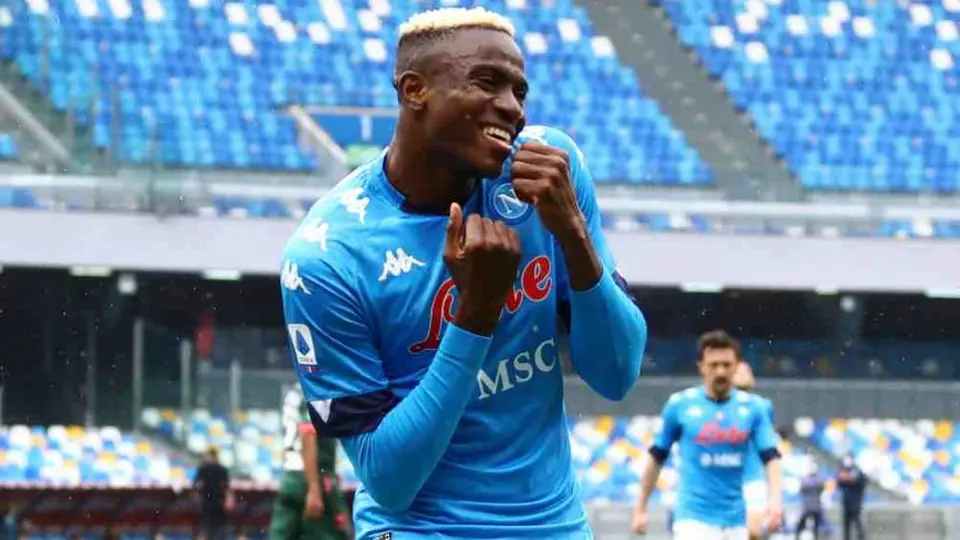 Chucky Lozano: Napoli venció al Crotone en feria de goles