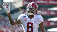 DeVonta Smith, favorito sobre Trevor Lawrence para ganar el Heisman