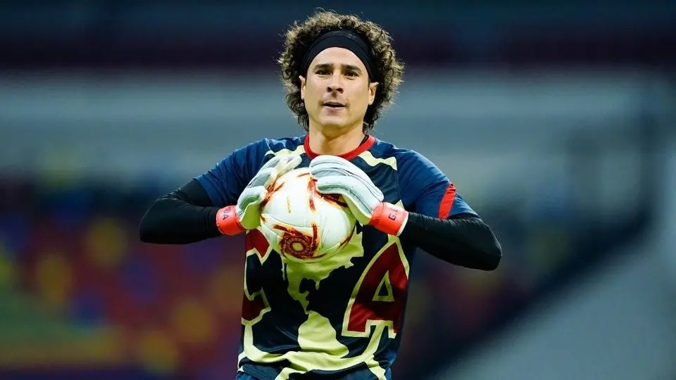 América: Guillermo Ochoa recibió un reconocimiento por sus 350 partidos como Águila