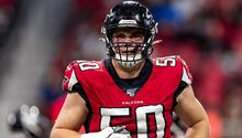 NFL: Falcons mandó a John Cominsky a su lista de reservas por Covid-19