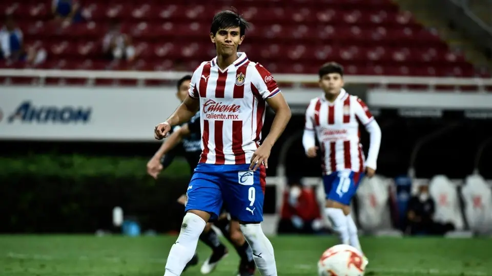 Raúl Jiménez a JJ Macías tras fallar penal: 'A seguir intentando, trabajando y creciendo'