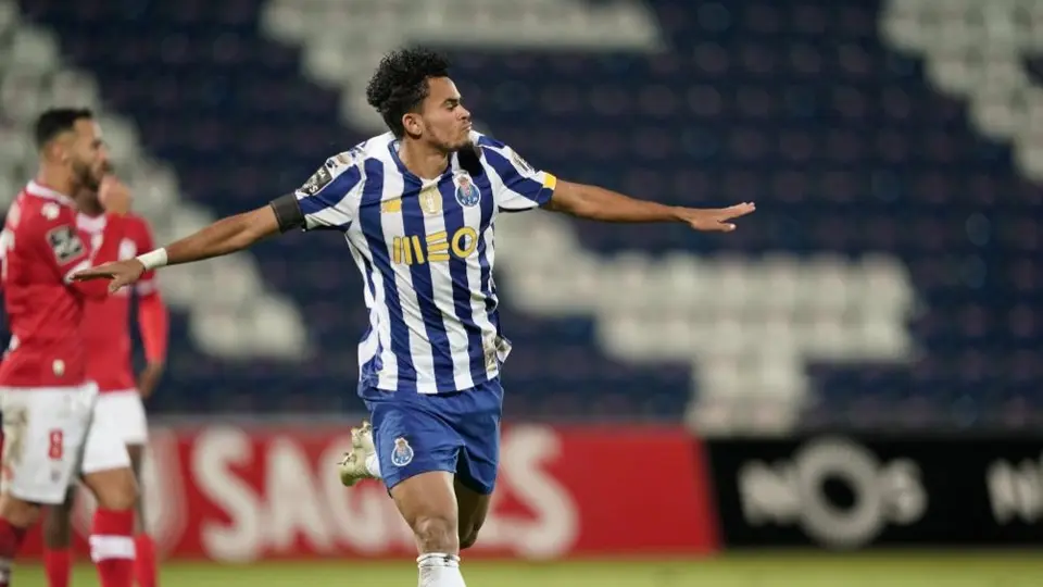 Tecatito Corona: Porto ganó por la mínima diferencia con el mexicano de titular