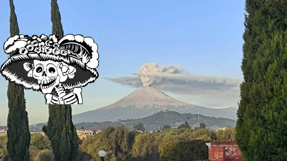 Popocatépetl exhaló fumarola con cara de la catrina