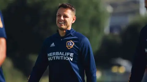 Chicharito: Así es la espectacular casa de CH7 en Beverlywood
