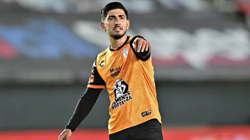 Pocho Guzmán en partido con Pachuca | IMAGO7