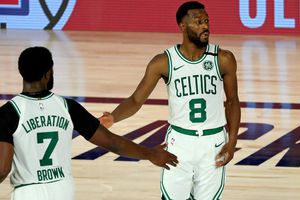Celtics derrotaron a 76ers y colocaron 3-0 la serie