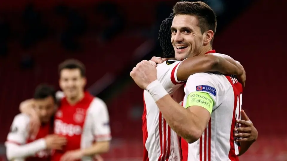 Edson Álvarez: Ajax venció a Young Boys y tomó cómoda ventaja para la Vuelta