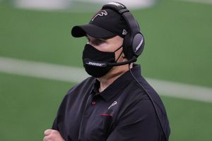 NFL: Dan Quinn, coach de Falcons habría sido despedido tras derrota ante Panthers