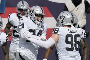 NFL: Jugadores de Raiders fueron multados por asistir a un evento sin cubrebocas