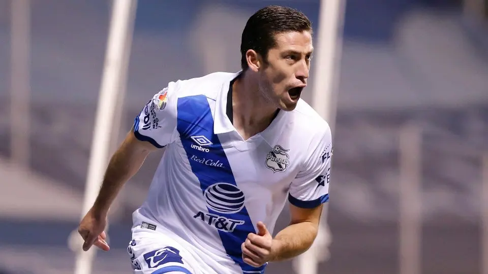 Ormeño: Reynoso, preocupado porque el Tri le gane a Perú la convocatoria del delantero