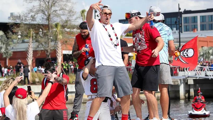 Buccaneers y Tom Brady celebraron título con desfile de barcos