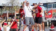 Buccaneers y Tom Brady celebraron título con desfile de barcos