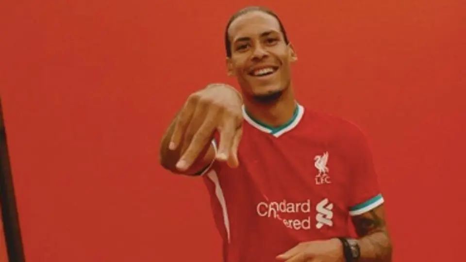 Liverpool: El campeón de la Premier League presentó su nuevo uniforme