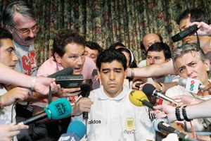 Maradona: Vidente predijo el fallecimiento del Pelusa