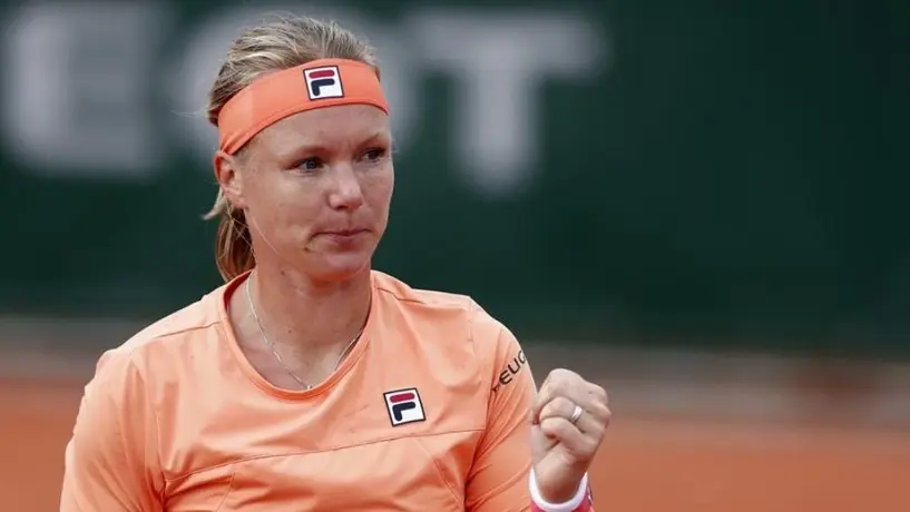 Roland Garros: Kiki Bertens abandonó en silla de ruedas y rival le gritó "vete a la mier..."