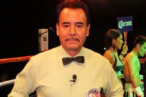 Réferi José Guadalupe García presentó su libro de memorias del boxeo
